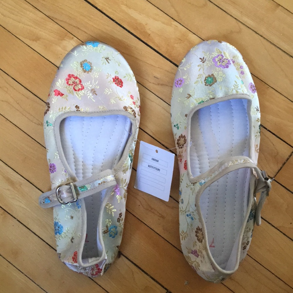 Embroidered Mary Jane shoes